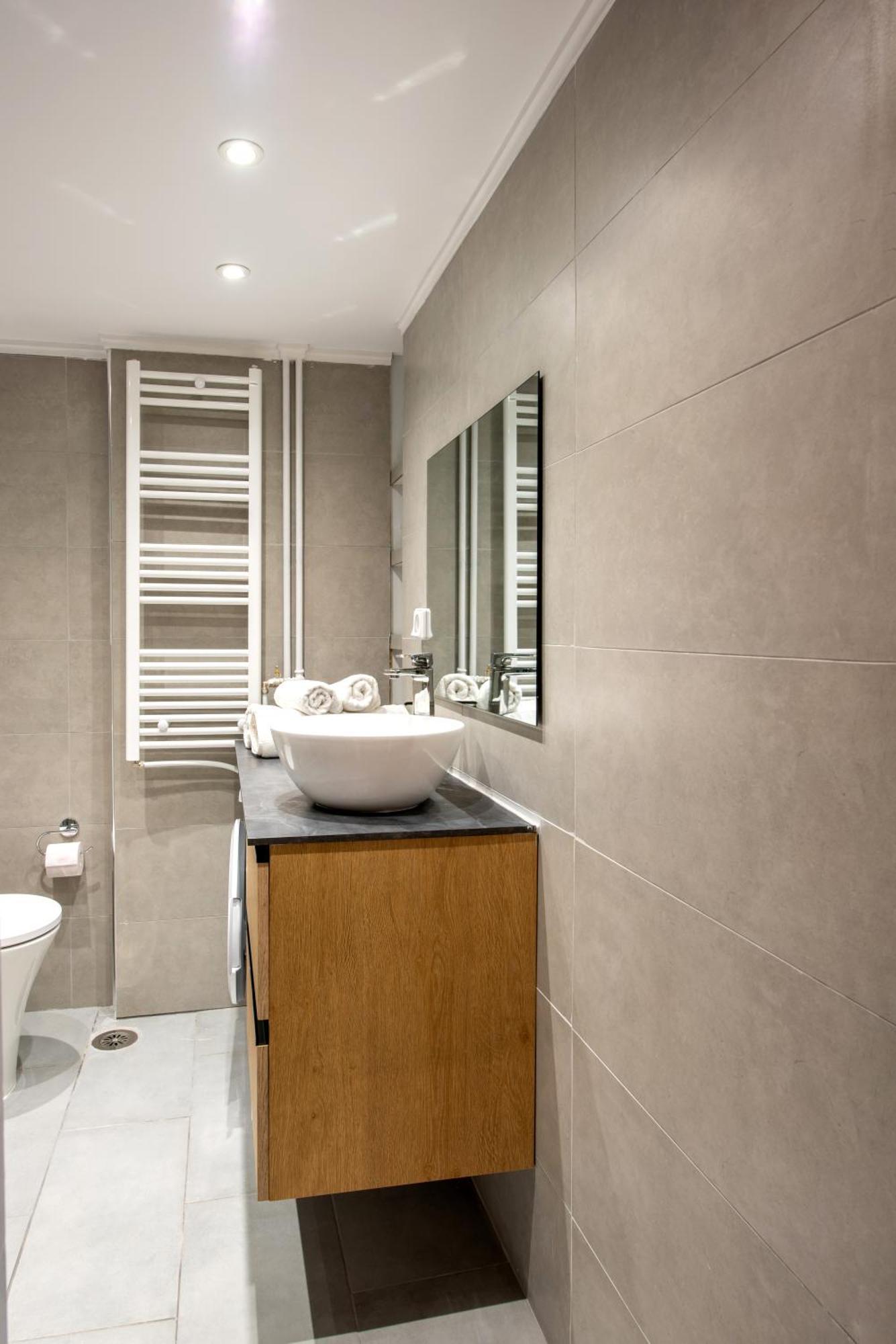 Spacious And Modern One Bedroom Apartment Афіни Екстер'єр фото