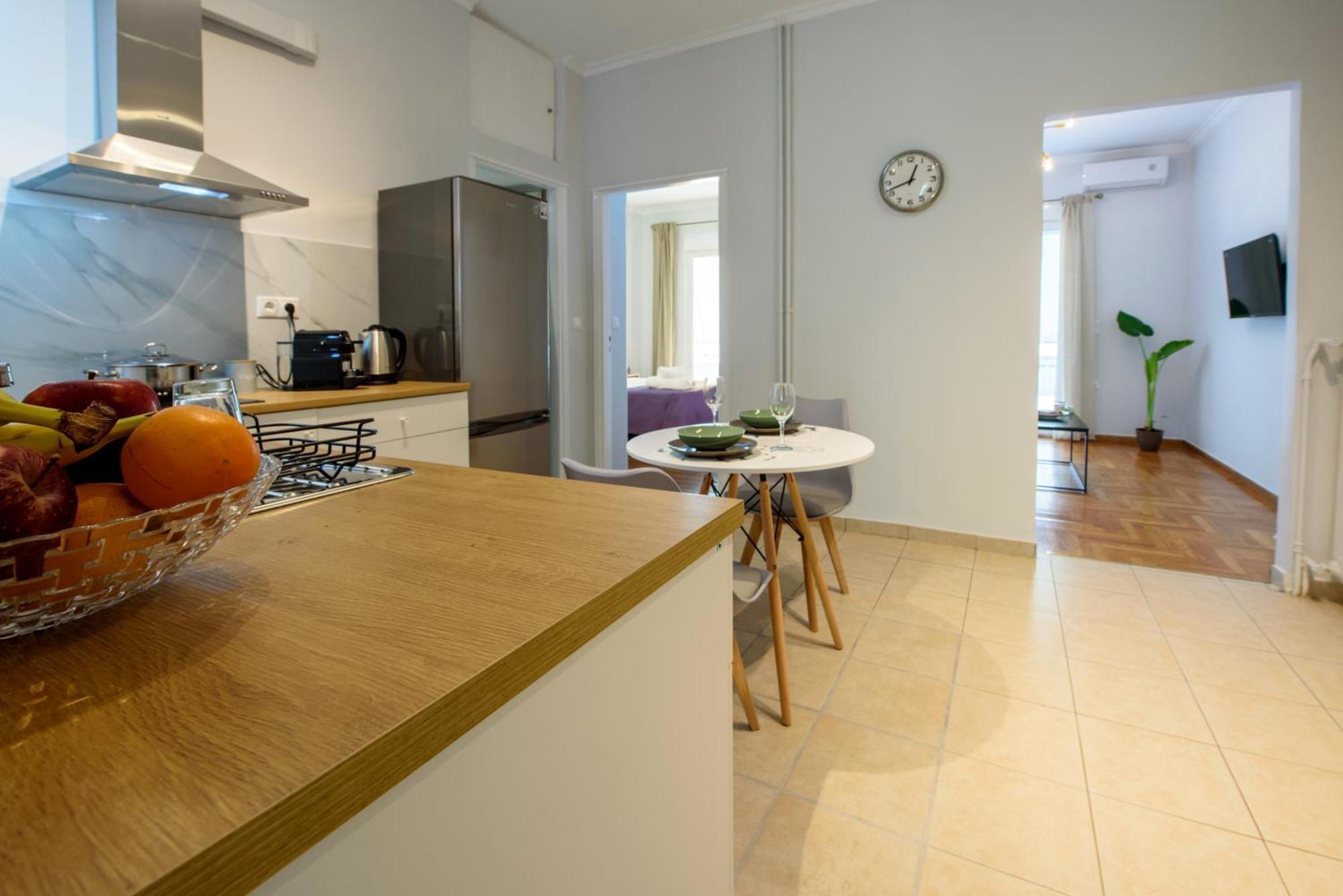 Spacious And Modern One Bedroom Apartment Афіни Екстер'єр фото